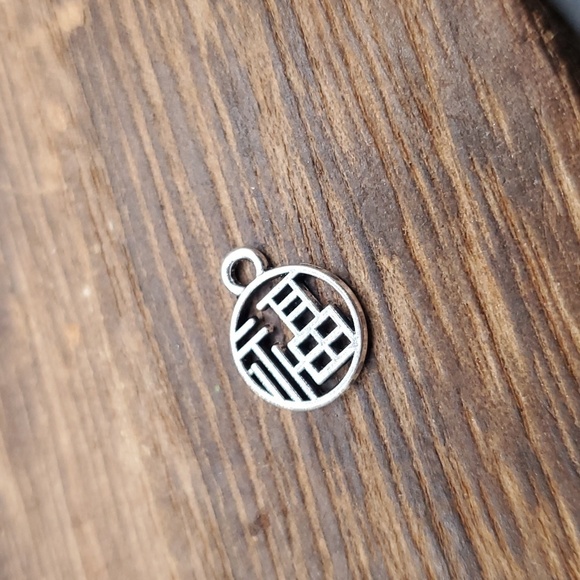 P115 happiness symbol charm - Picture 2 of 2